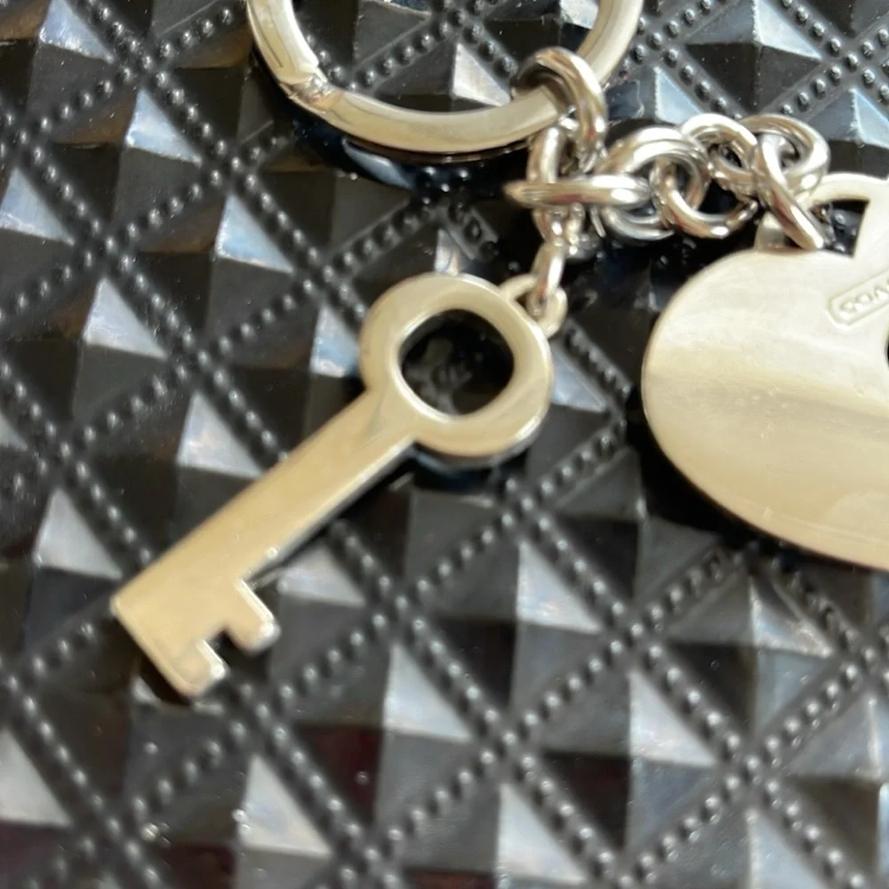 Coach Coach Signature  C  Large Silver Heart and Key - Keychain keyring Charm - Picture 4 of 6